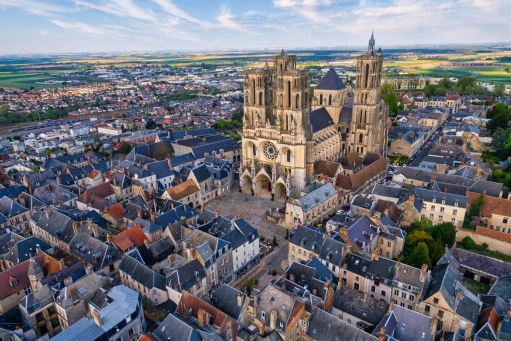 Appartement Confortable Laon Esterno foto